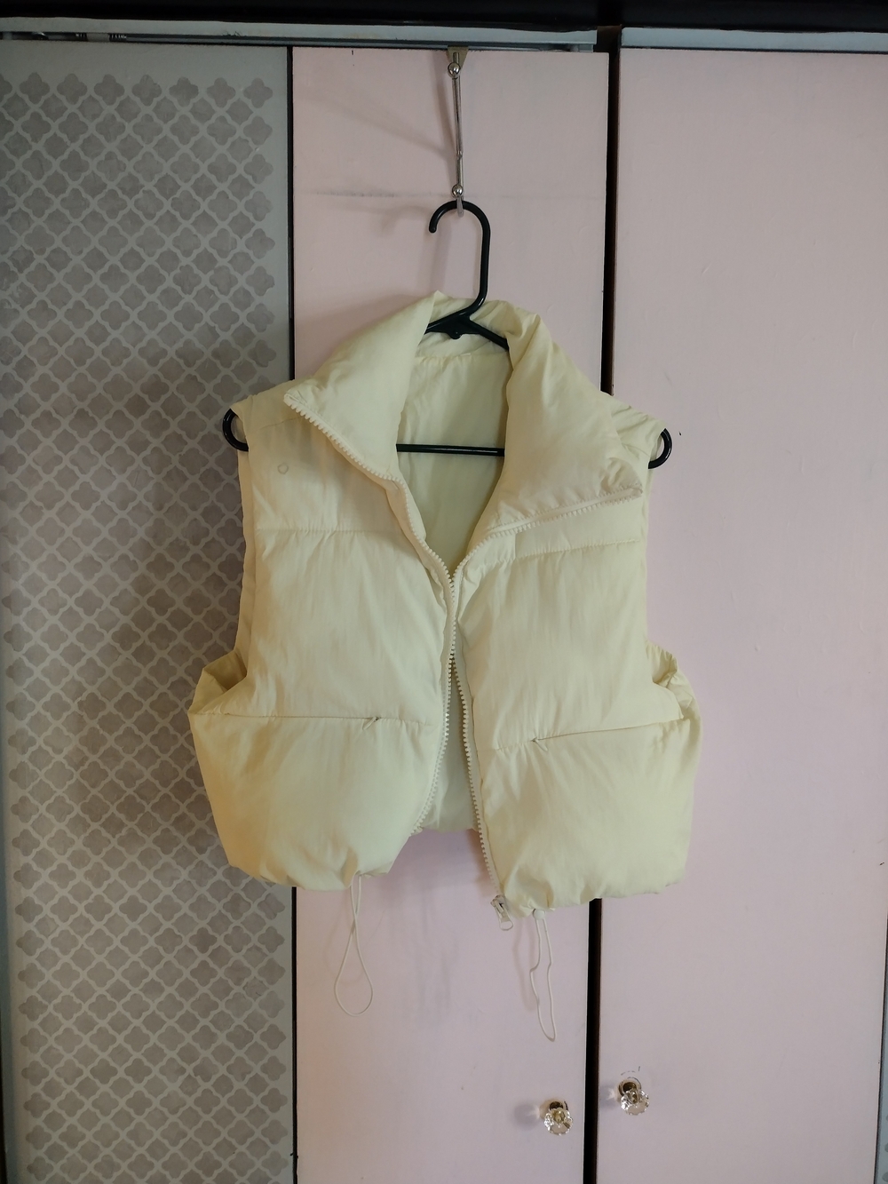 Women's Cream Puffer Vest - Lightweight Quilted Jacket